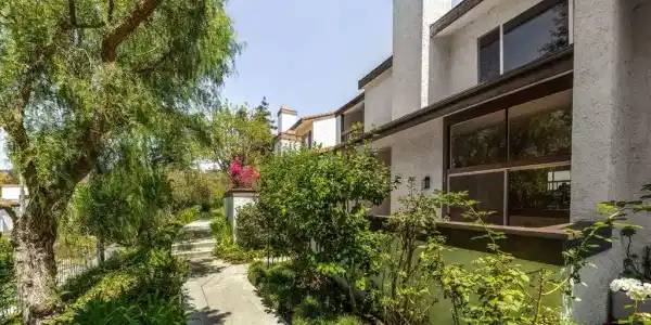 17173 Palisades Circle