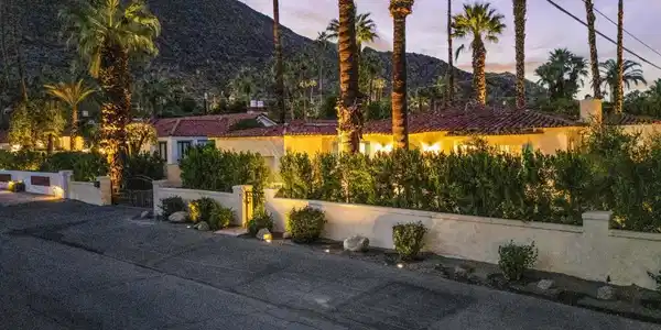 240 W El Portal