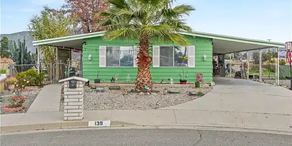 139 N Palomar