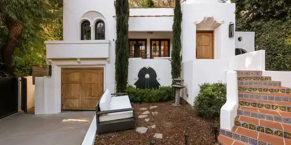 8061 Woodland Lane