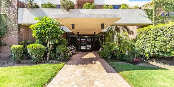 4477 Wilshire Boulevard
