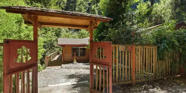 135 Glen Lomond Lane