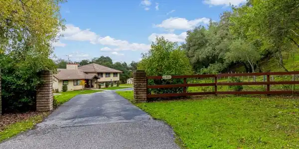 11900 Old Coach Road