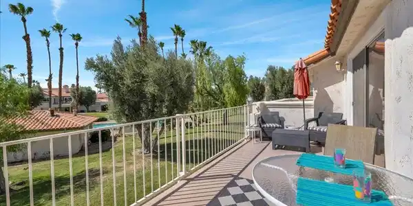 688 Vista Lago Circle