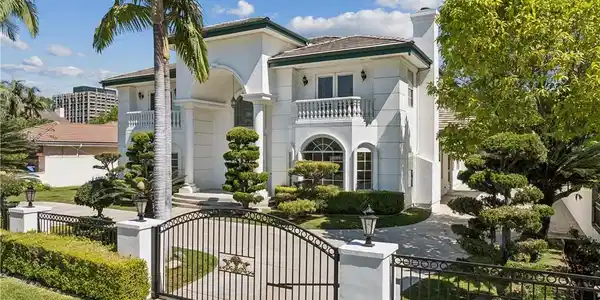 515 W Le Roy