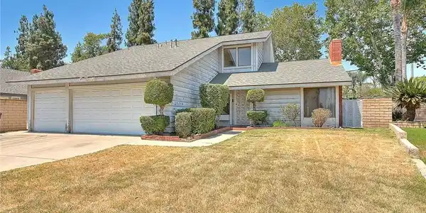 1473 E Bermuda Dunes Street