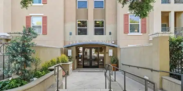 128 N Oak Knoll Avenue