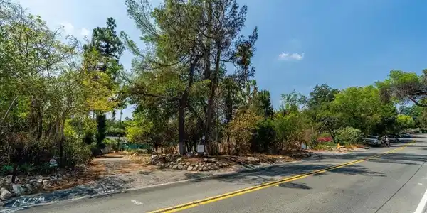 2347 N Altadena Drive
