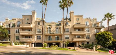 930 N Doheny Drive