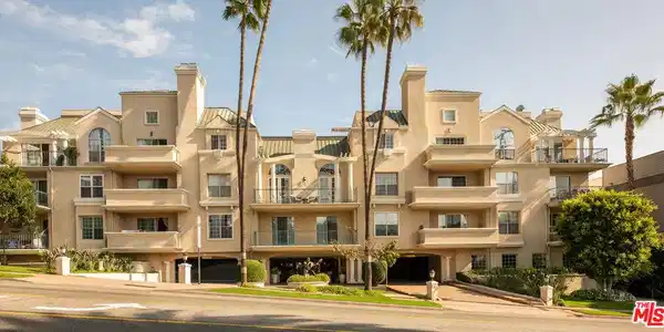 930 N Doheny Drive