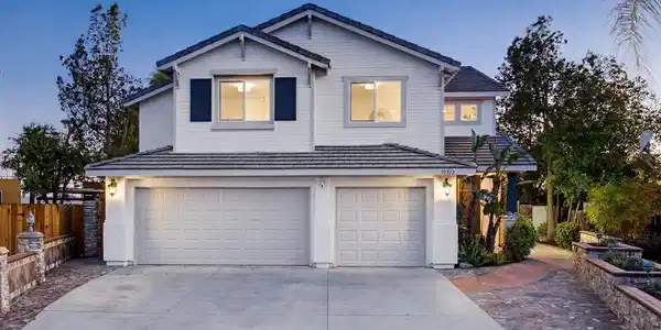 39912 Hillsboro Circle
