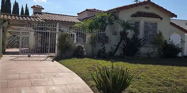 2416 W 80th