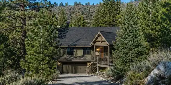 15113 Chestnut Drive