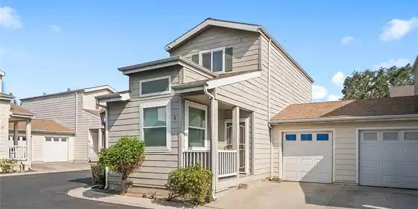 9921 Flora Vista