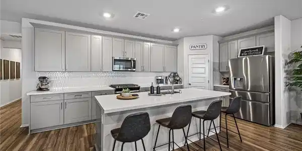 35389 Hutchinson