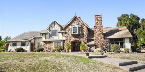32852 Agua Dulce Canyon Road