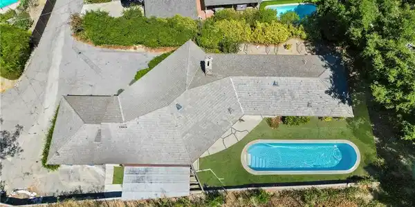 4067 Hayvenhurst Drive