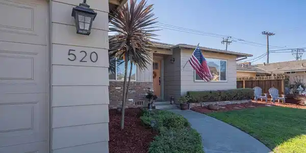 520 La Mesa Drive