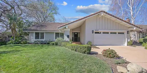 3007 E Sierra Drive
