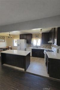 3138 W Nicolet
