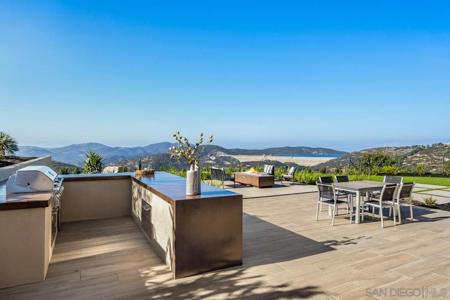 18238 Avenida Apice