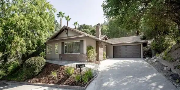 2101 El Arbolita Drive