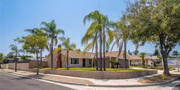 1002 Aspen St.