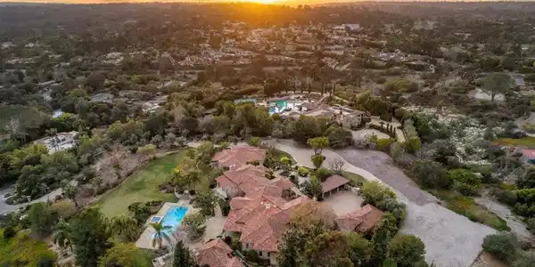 6372 Las Colinas