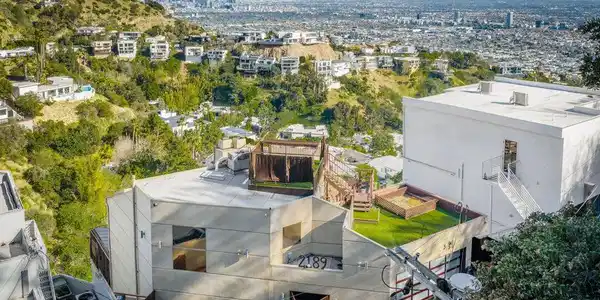 2189 Sunset Plaza Drive