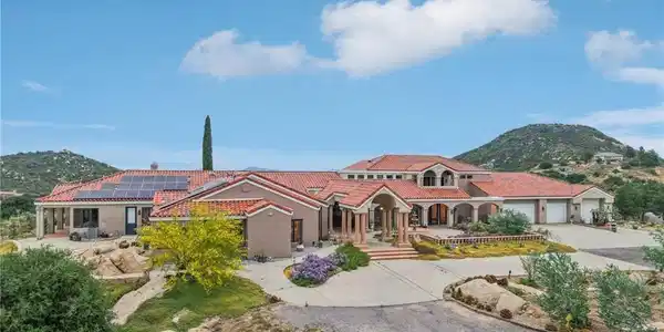 38075 Via Majorca