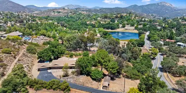 2686 Via Viejas