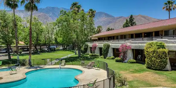420 N Villa Court
