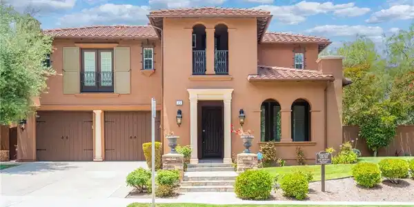15 Basilica Place