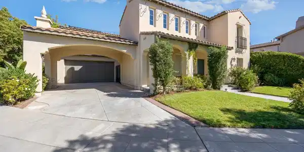 827 W Heritage Oak Court