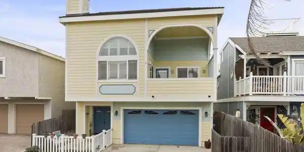 121 Los Angeles Avenue