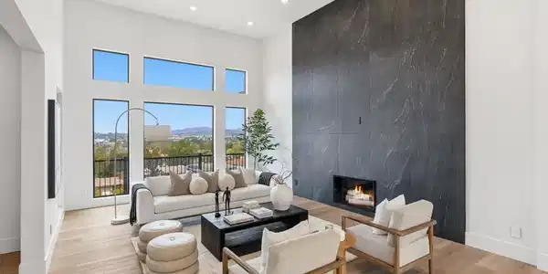 1561 La Plaza Drive