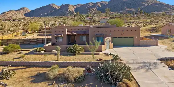 60377 Pueblo Trail