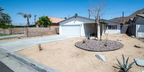 52880 Avenida Navarro