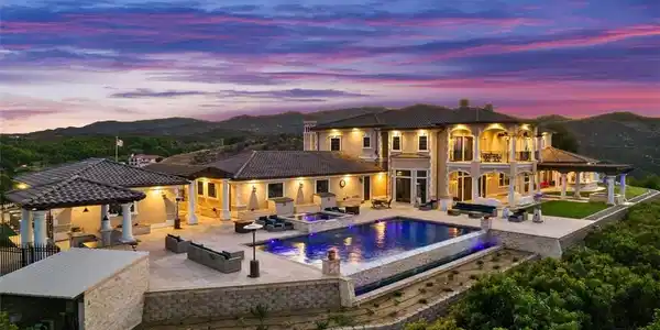 36852 Calle De Lobo