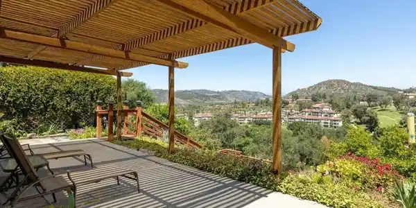 8975 Lawrence Welk Dr