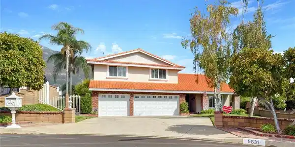 5831 Moonstone