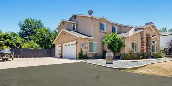 9111 Tropico Dr