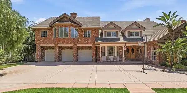 200 W 24th Street