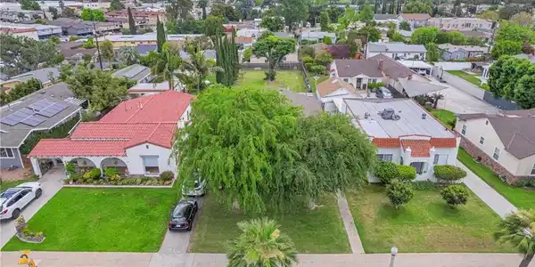 228 S El Molino