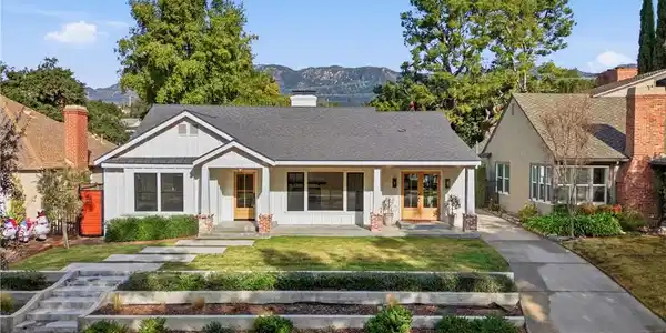 1230 Oak Circle