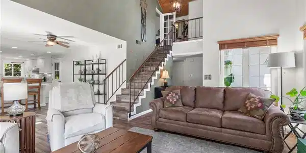 844 Escuela Court