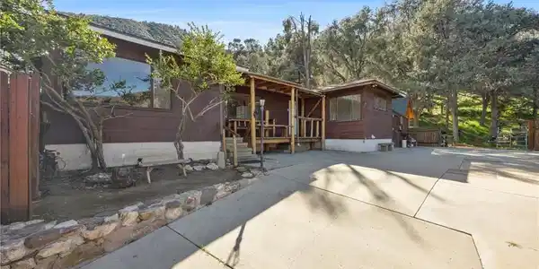 209 E End