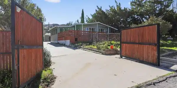 712 Canyon Drive