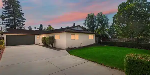 230 E Blaine