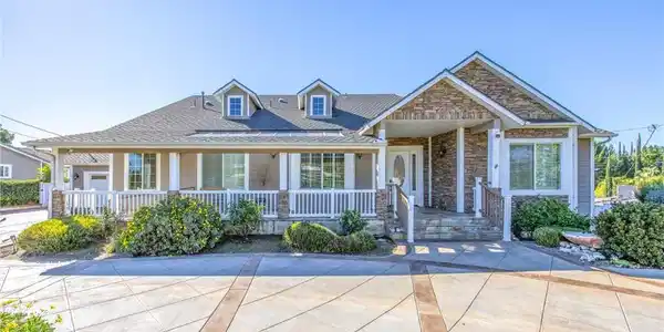 31027 E Sunset Drive N